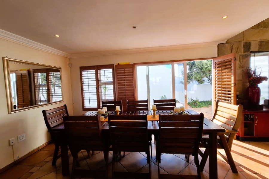 5 Bedroom Property for Sale in Golden Mile Western Cape